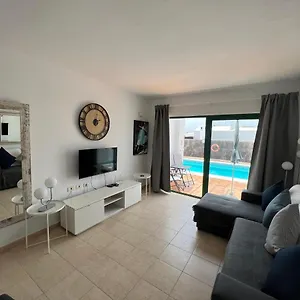 https://oasis-blue-beautiful-1-bedroom-apartment-on-private.in-canary-islands.com